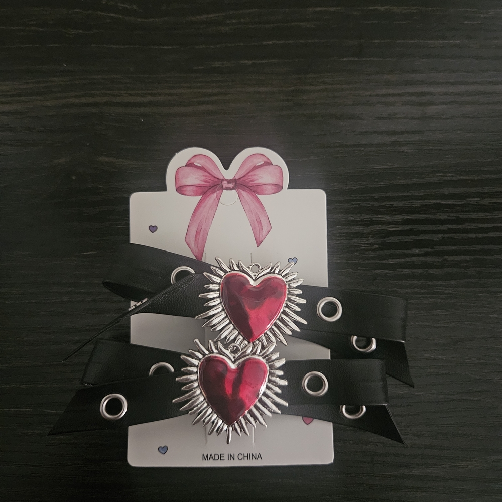 🌺 Lot B/D Black and Silver Heart Hair Clips